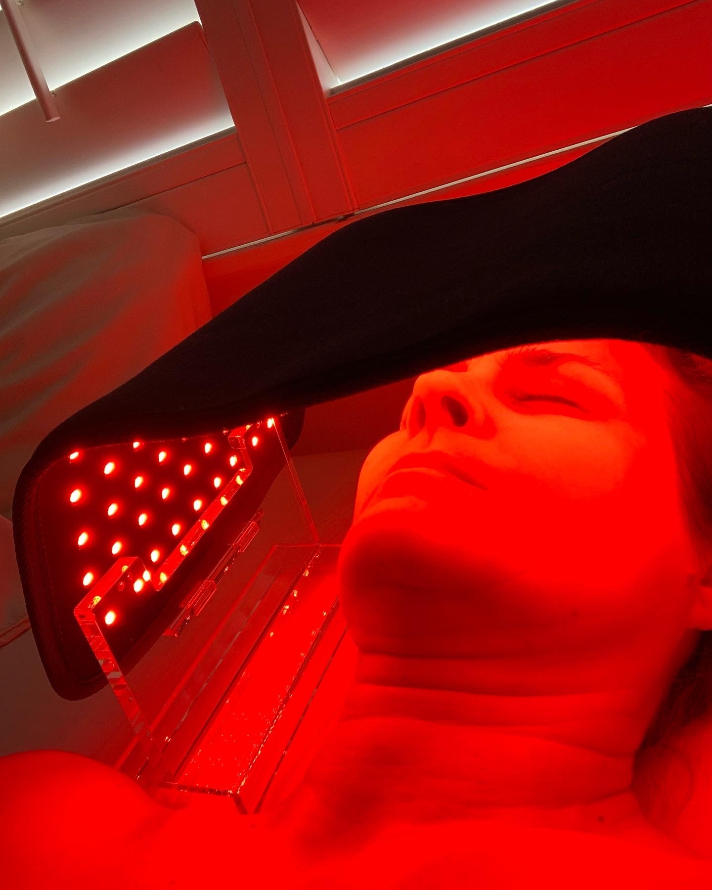 A Red Light Therapy Wrap for the Entire Body with Blue Light Light